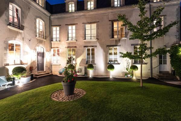 A Cote De La Place Du Pilori Angers Exterior foto